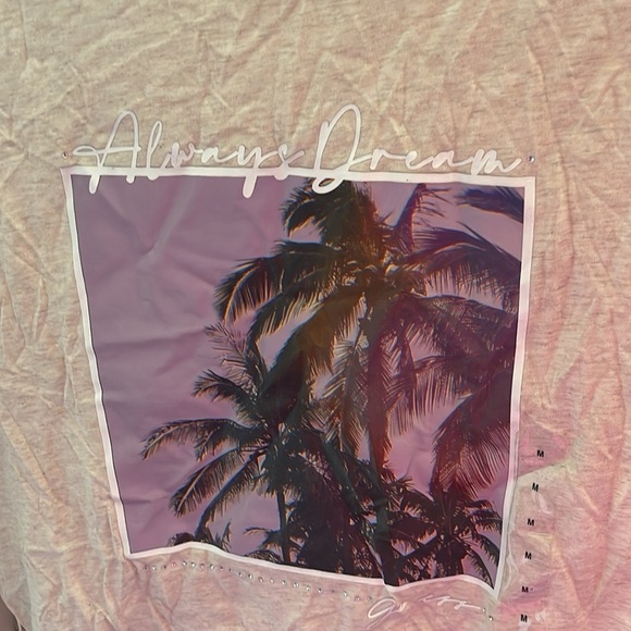 Guess brand tshirt - Picture 2 of 7